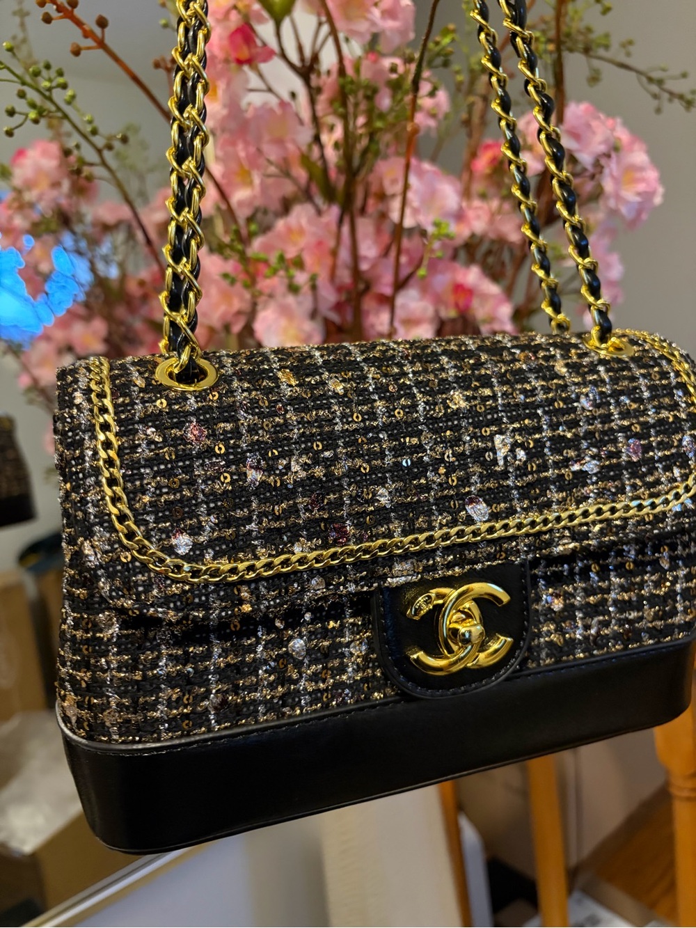 RARE DESIGNER VIP BLACK & GOLD TWEED SHOULDER BAG